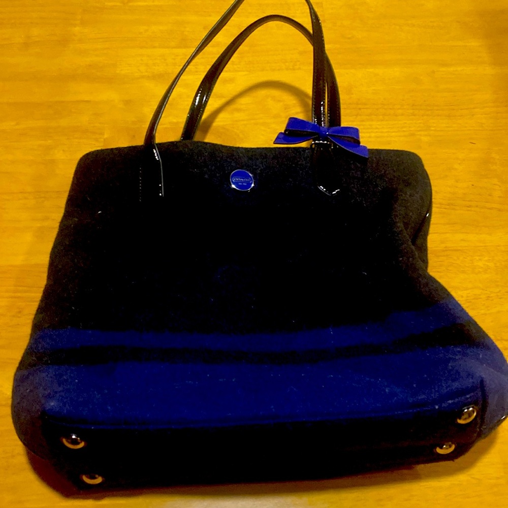 Authentic Coach 2 tone tote with patent leather trim.